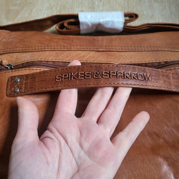 Spikes and Sparrow Noah 100% Leather Flap Shoulder Crossbody Bag - Picture 5 of 11